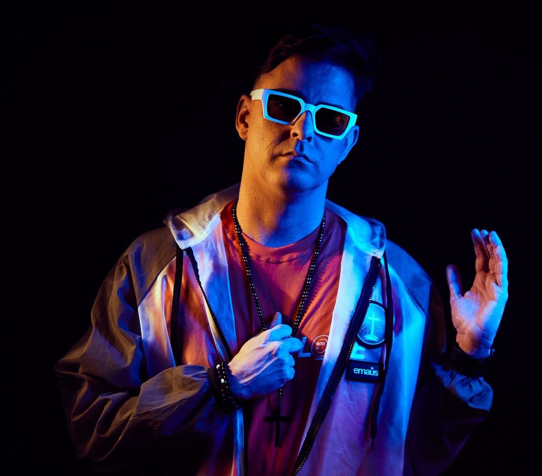 Videoclipe de “Carlo Jovem do Céu”, de Ninoh, ex-vocalista da banda Kasino, já está disponível nas plataformas digitais